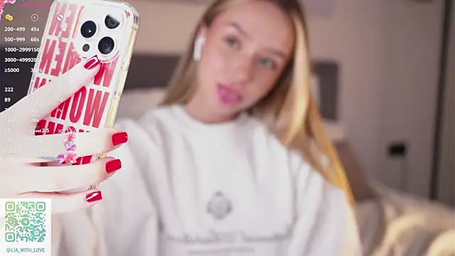 Snapshot of HollisBeckett chatting on 10/14/25, 03:07 HollisBeckett online show from 10/14/25, 03:07