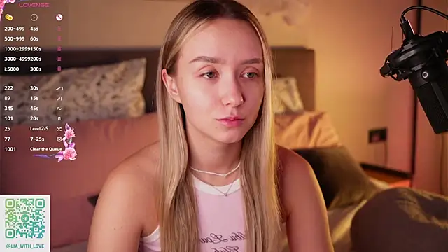 Snapshot of HollisBeckett chatting on 11/11/25, 03:06 HollisBeckett online show from 11/11/25, 03:06