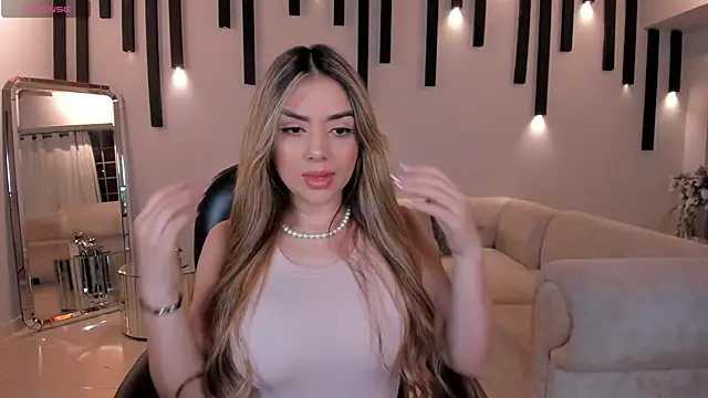 Snapshot of ChloePreston_ chatting on 12/15/24, 10:28 ChloePreston  online show from 12/15/24, 10:28