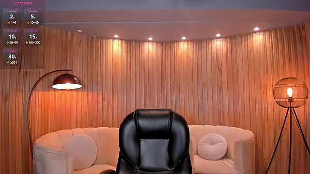 Snapshot of ChloePreston_ chatting on 12/18/24, 11:24 ChloePreston  online show from 12/18/24, 11:24