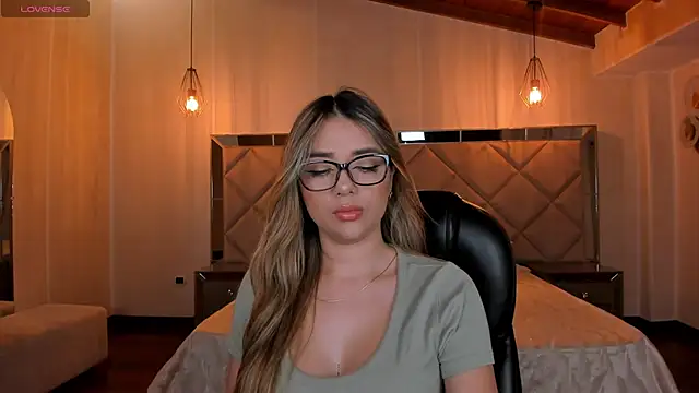 Snapshot of ChloePreston_ chatting on 12/28/24, 10:36 ChloePreston  online show from 12/28/24, 10:36