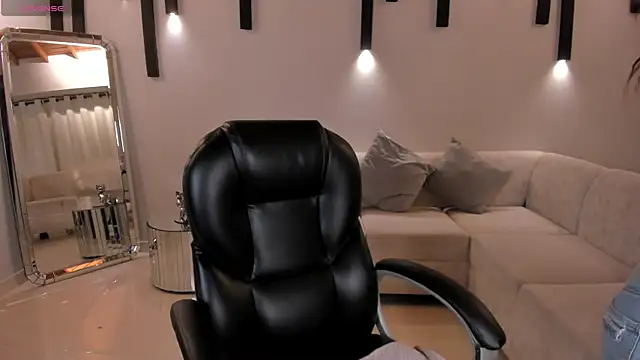 Snapshot of ChloePreston_ chatting on 01/20/25, 10:51 ChloePreston  online show from 01/20/25, 10:51