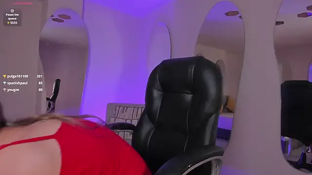 Snapshot of ChloePreston_ chatting on 03/04/25, 04:41 ChloePreston  online show from 03/04/25, 04:41