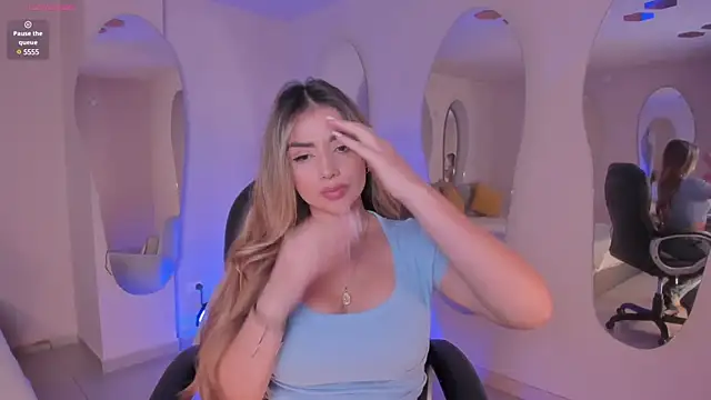 Snapshot of ChloePreston_ chatting on 03/05/25, 04:57 ChloePreston  online show from 03/05/25, 04:57