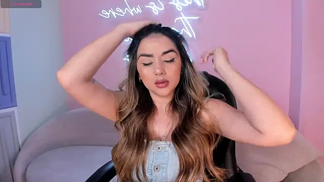 Snapshot of ChloePreston_ chatting on 03/14/25, 10:39 ChloePreston  online show from 03/14/25, 10:39