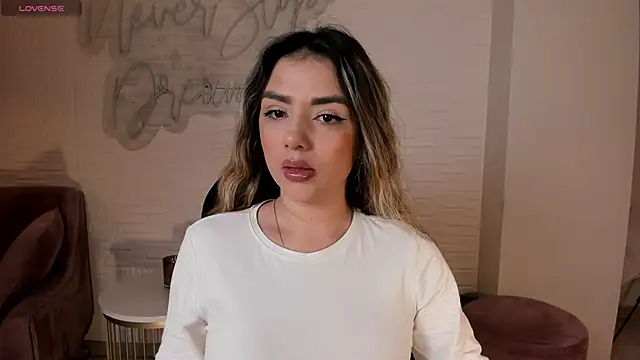 Snapshot of ChloePreston_ chatting on 03/17/25, 10:38 ChloePreston  online show from 03/17/25, 10:38