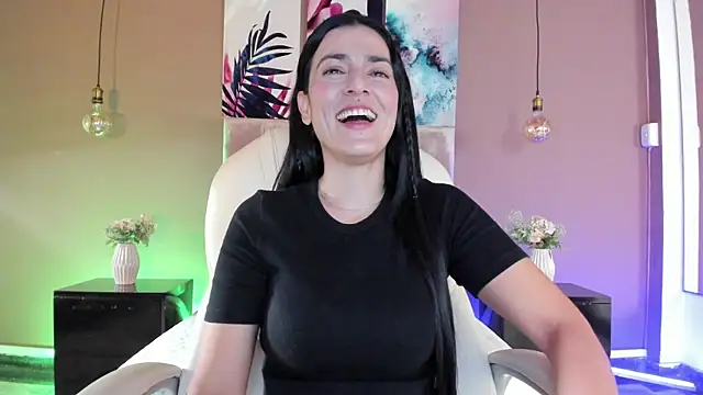 BellaClaiir online show from 10/06/25, 01:52