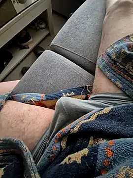 Snapshot of Bretoncool chatting on 02/17/25, 03:42 Bretoncool online show from 02/17/25, 03:42