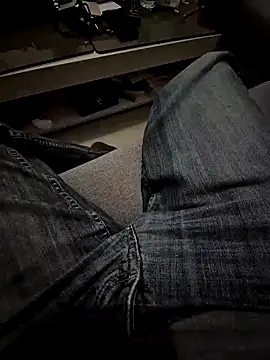 Snapshot of Bretoncool chatting on 02/22/25, 04:29 Bretoncool online show from 02/22/25, 04:29