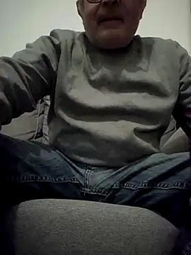 Snapshot of Bretoncool chatting on 03/05/25, 05:40 Bretoncool online show from 03/05/25, 05:40