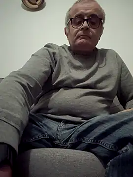 Snapshot of Bretoncool chatting on 03/08/25, 03:50 Bretoncool online show from 03/08/25, 03:50