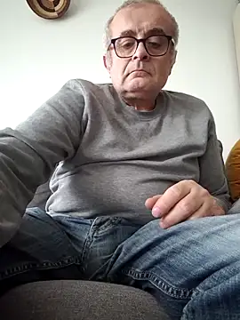 Snapshot of Bretoncool chatting on 03/08/25, 03:56 Bretoncool online show from 03/08/25, 03:56