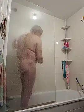 Snapshot of Bretoncool chatting on 03/12/25, 05:17 Bretoncool online show from 03/12/25, 05:17