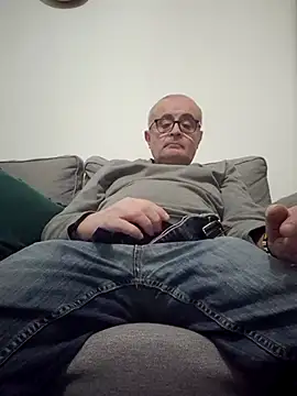 Snapshot of Bretoncool chatting on 03/20/25, 05:02 Bretoncool online show from 03/20/25, 05:02