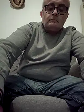 Snapshot of Bretoncool chatting on 03/21/25, 05:32 Bretoncool online show from 03/21/25, 05:32