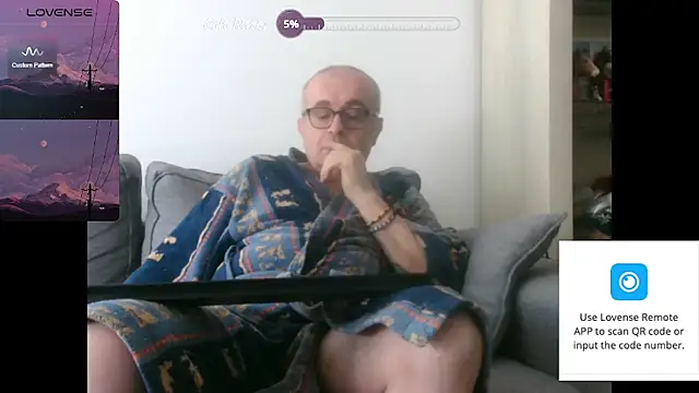 Snapshot of Bretoncool chatting on 10/17/25, 11:13 Bretoncool online show from 10/17/25, 11:13