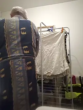 Snapshot of Bretoncool chatting on 10/30/25, 01:45 Bretoncool online show from 10/30/25, 01:45