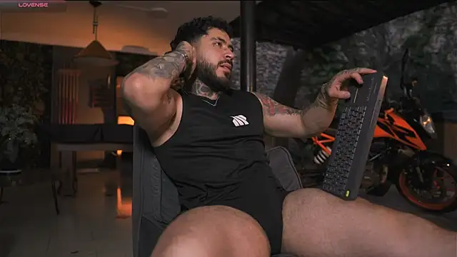 Snapshot of LeoSalvatore_ chatting on 11/09/25, 11:19 LeoSalvatore online show from 11/09/25, 11:19