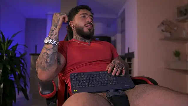 Snapshot of LeoSalvatore_ chatting on 11/11/25, 05:29 LeoSalvatore online show from 11/11/25, 05:29