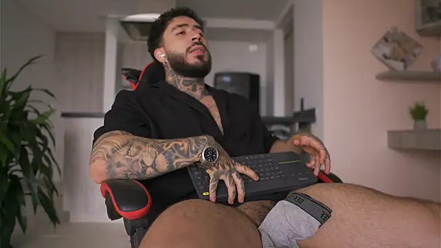 Snapshot of LeoSalvatore_ chatting on 11/14/25, 12:48 LeoSalvatore online show from 11/14/25, 12:48