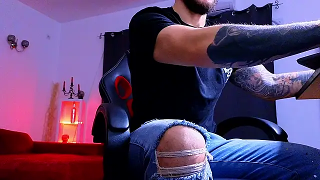 MightyAaron66 online show from 11/17/25, 05:24