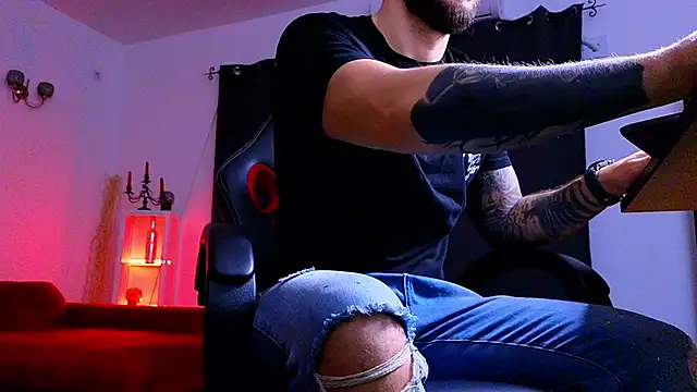 MightyAaron66 online show from 12/02/25, 03:56