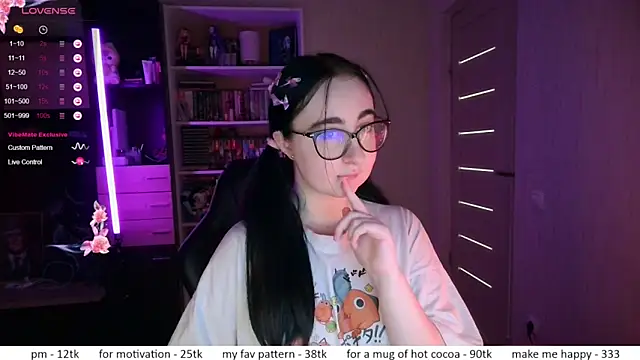 Snapshot of el_sweety chatting on 03/18/26, 01:47 el sweety online show from 03/18/26, 01:47