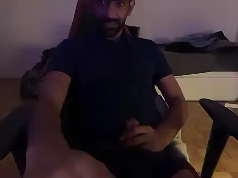 Snapshot of dominanthubby chatting on 07/07/26, 01:19 dominanthubby online show from 07/07/26, 01:19