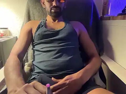 Snapshot of dominanthubby chatting on 07/08/26, 10:25 dominanthubby online show from 07/08/26, 10:25