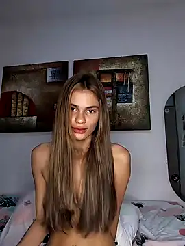 cuteluci  online show from 12/31/24, 03:53