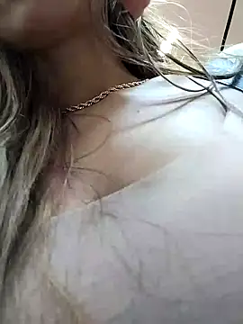 cuteluci  online show from 01/01/25, 09:52