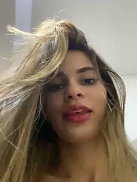 cuteluci  online show from 01/04/25, 11:11