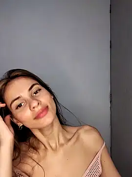 cuteluci  online show from 01/05/25, 12:31