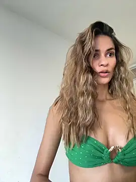 cuteluci  online show from 09/10/25, 11:21