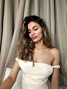 cuteluci  online show from 09/29/25, 12:43