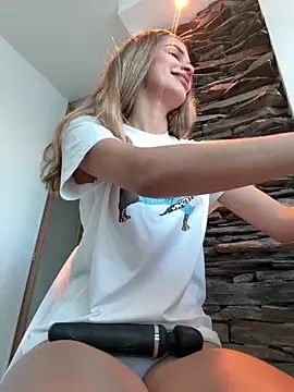 Snapshot of cuteluci_ chatting on 03/10/26, 11:59 cuteluci online show from 03/10/26, 11:59