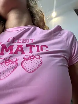 Snapshot of cuteluci_ chatting on 03/11/26, 11:16 cuteluci online show from 03/11/26, 11:16