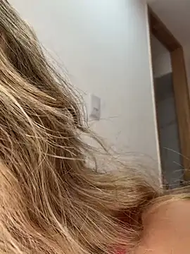 Snapshot of cuteluci_ chatting on 03/31/26, 12:27 cuteluci online show from 03/31/26, 12:27