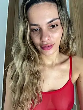 Snapshot of cuteluci_ chatting on 04/06/26, 01:47 cuteluci online show from 04/06/26, 01:47