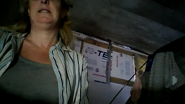 Emilylyn2501 online show from 12/22/24, 08:36