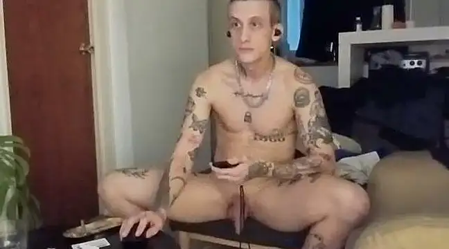 Snapshot of FakkaKaine_ chatting on 03/02/25, 10:27 FakkaKaine  online show from 03/02/25, 10:27