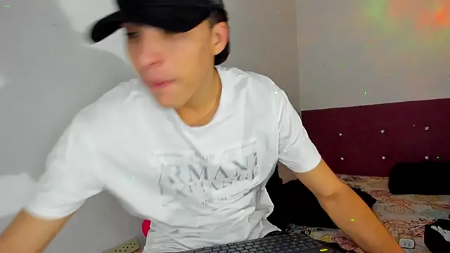 Snapshot of HeellBoy_ chatting on 01/06/26, 04:38 HeellBoy online show from 01/06/26, 04:38