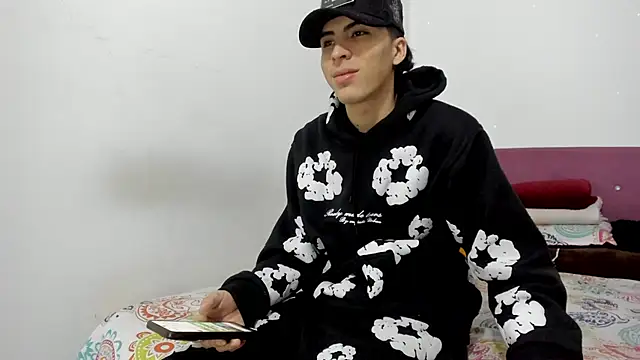 Snapshot of HeellBoy_ chatting on 02/27/26, 08:25 HeellBoy online show from 02/27/26, 08:25