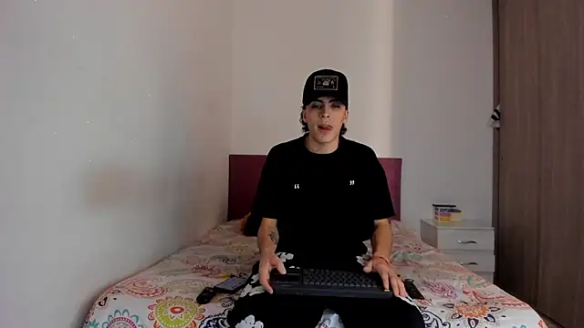 Snapshot of HeellBoy_ chatting on 02/28/26, 12:39 HeellBoy online show from 02/28/26, 12:39