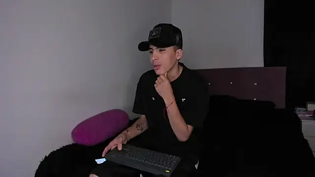 Snapshot of HeellBoy_ chatting on 04/06/26, 05:08 HeellBoy online show from 04/06/26, 05:08