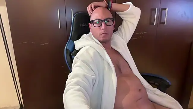 Snapshot of alanan881 chatting on 11/26/25, 01:17 alanan881 online show from 11/26/25, 01:17