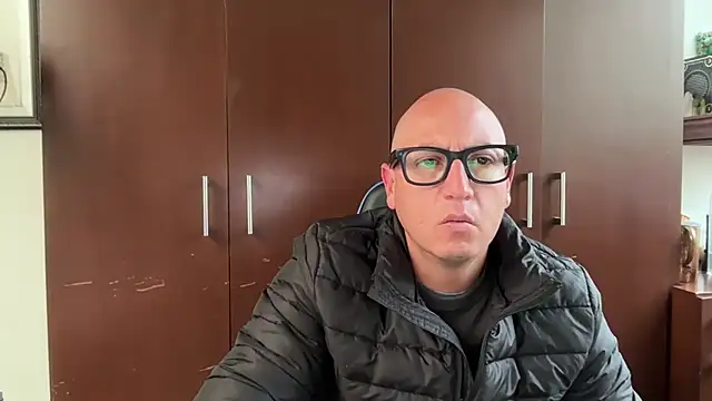 Snapshot of alanan881 chatting on 11/30/25, 06:34 alanan881 online show from 11/30/25, 06:34