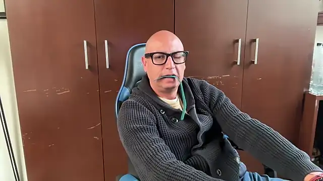 Snapshot of alanan881 chatting on 12/05/25, 06:15 alanan881 online show from 12/05/25, 06:15