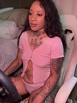 CrownedNyaries online show from 12/19/24, 06:23