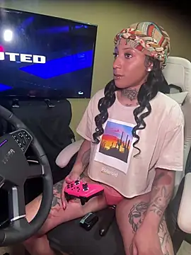 CrownedNyaries online show from 03/07/25, 08:33